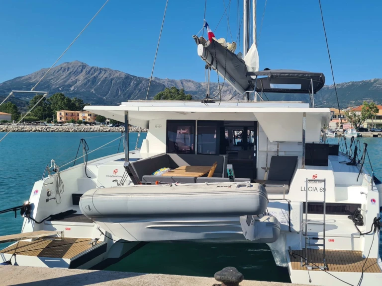 Ein Fountaine Pajot Lucia 40 mieten in Gouviá