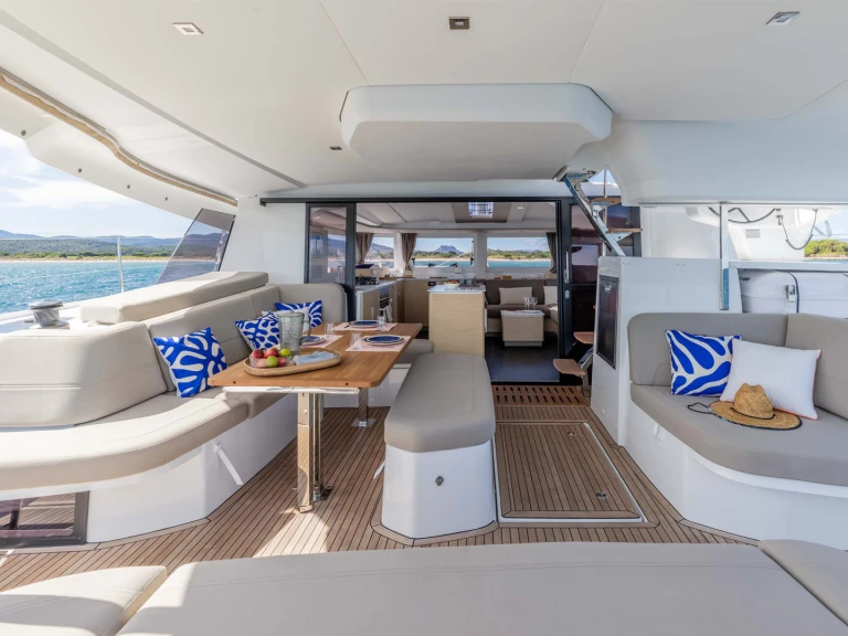 Ein Fountaine Pajot FP 44 /6 cab mieten in Néa Péramos