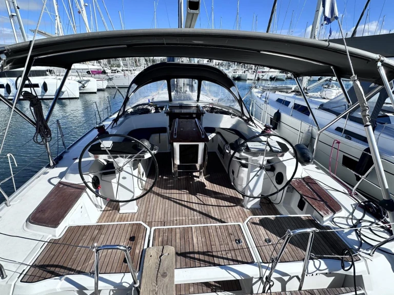 YachtCharter in Álimos - Bavaria Bavaria Cruiser 56 /6cab auf SamBoat