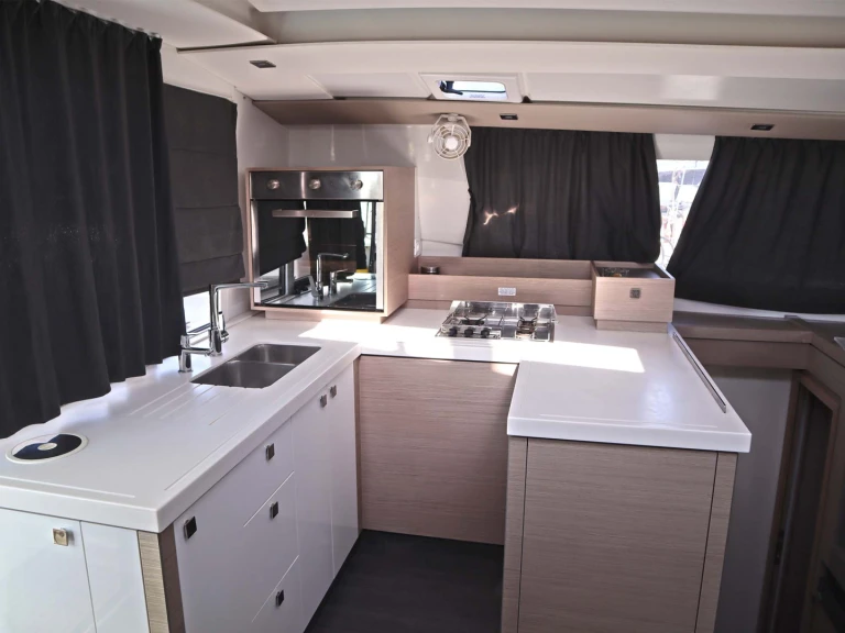 Katamaran mit oder ohne Skipper Fountaine Pajot mieten in Néa Péramos