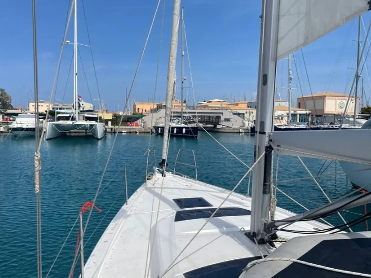 YachtCharter in Lefkáda - Dufour Dufour 390 (3WC) /3cab auf SamBoat