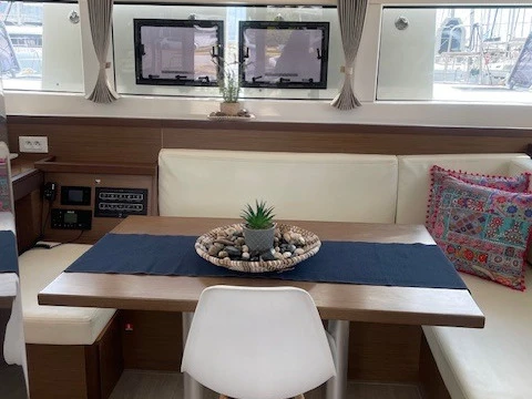 YachtCharter in Álimos - Lagoon Lagoon 40/4 cab auf SamBoat