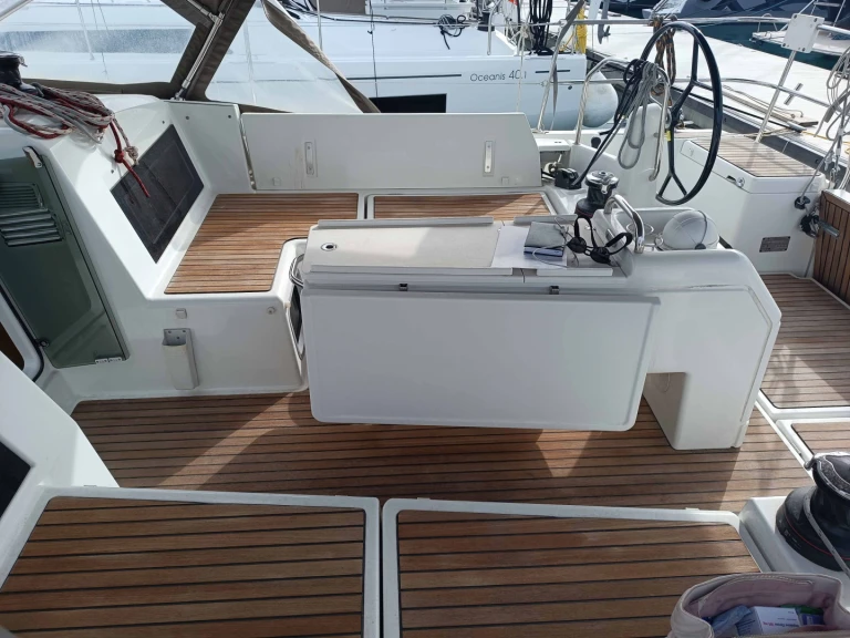 Segelboot mit oder ohne Skipper Jeanneau mieten in Gouviá