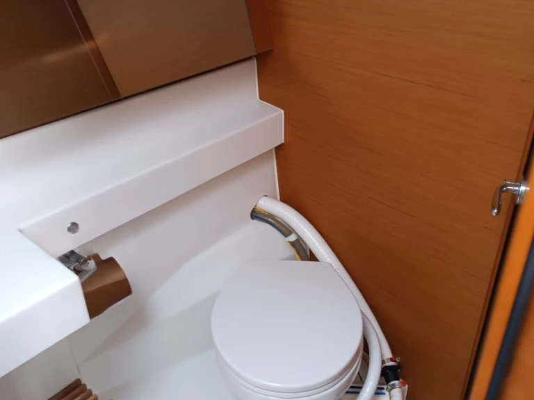 Jeanneau Sun Odyssey 440 (4cab) mieten Gouviá
