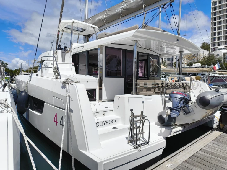 Boot mieten Bas du Fort günstig Bali 4.4
