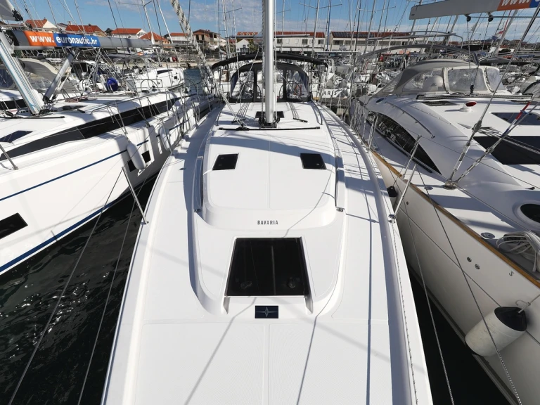 YachtCharter in Biograd na Moru - Bavaria Bavaria C42 auf SamBoat