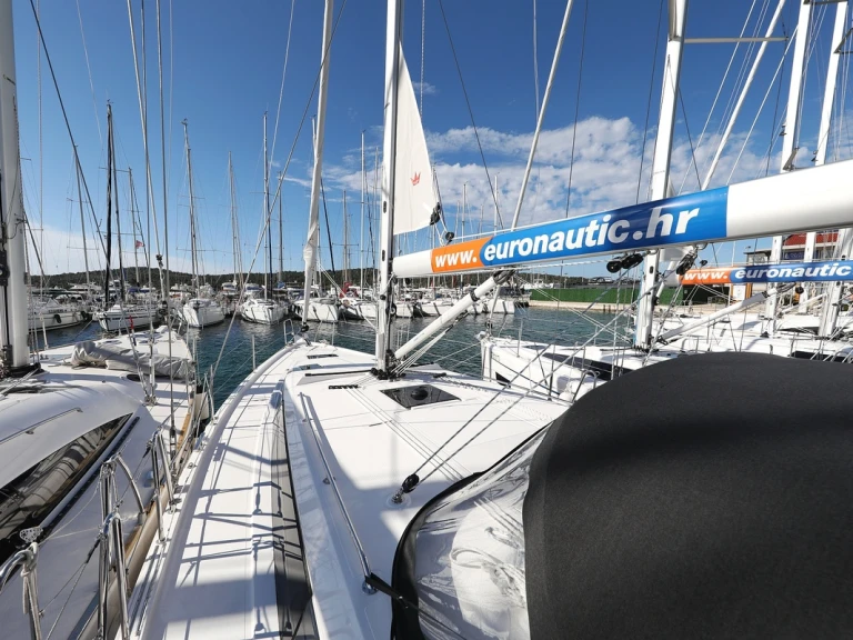Ein Bavaria Bavaria C42 mieten in Biograd na Moru
