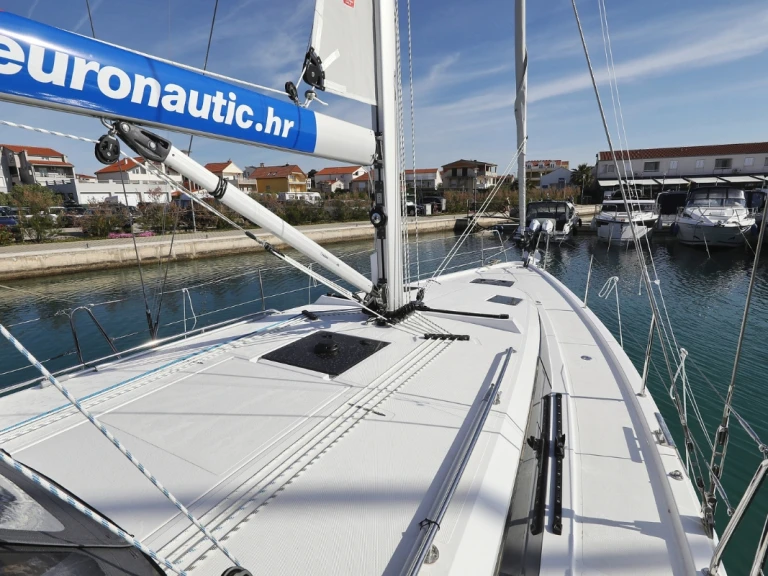 YachtCharter in Biograd na Moru - Bavaria Bavaria C42 auf SamBoat