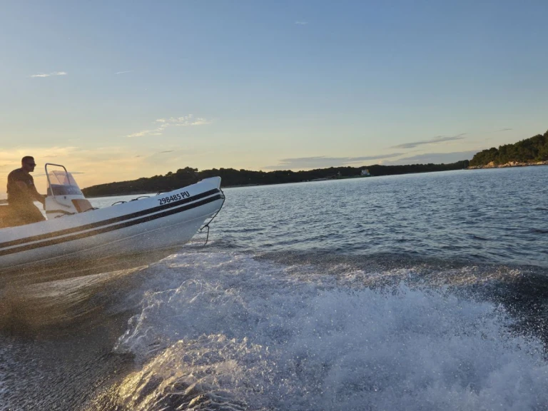 Schlauchboot mieten in Pula - Tiger Proline 620