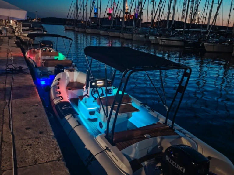 Schlauchboot mit oder ohne Skipper Tiger mieten in Pula