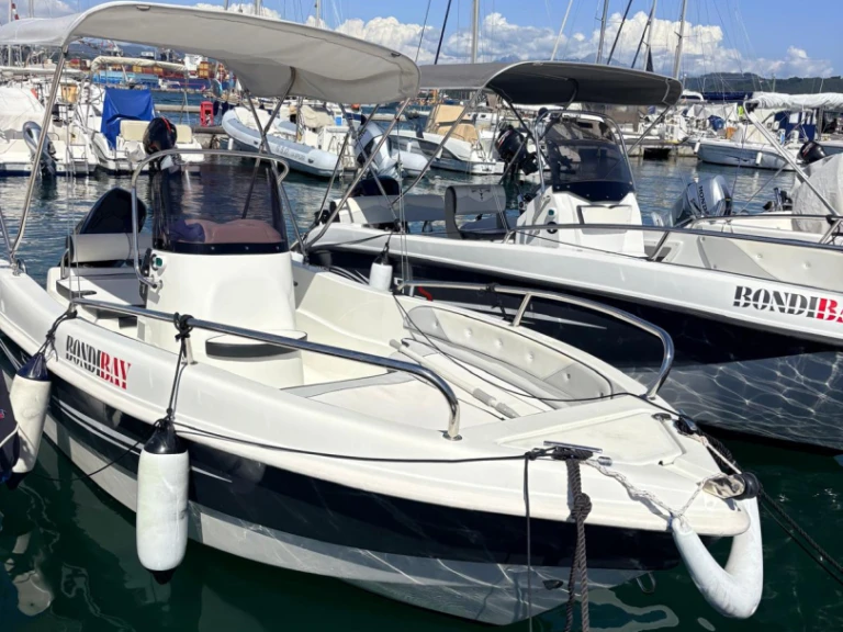 Vermietung Motorboot Trimarchi mit Führerschein