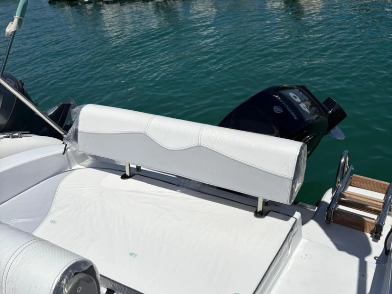 Vermietung Motorboot Trimarchi mit Führerschein