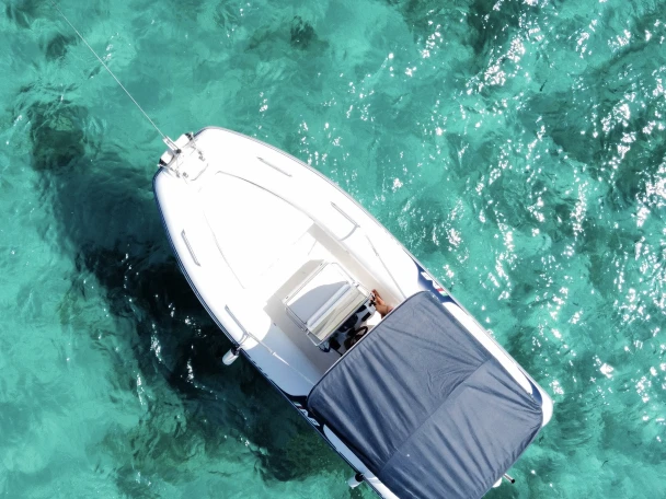 Motorboot mit oder ohne Skipper Quicksilver mieten in Porto San Paolo