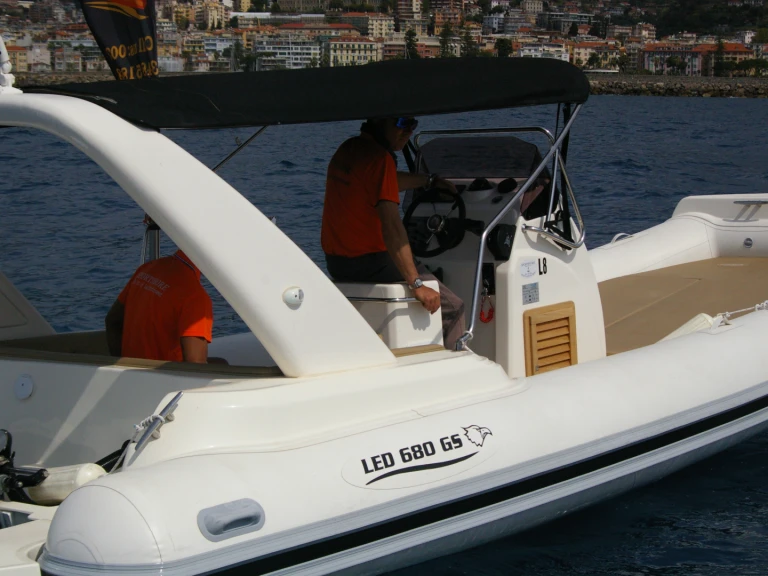 Schlauchboot mieten in Sanremo zum besten Preis