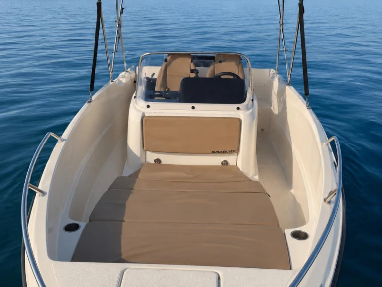 Motorboot mieten in Saint-Laurent-du-Var zum besten Preis