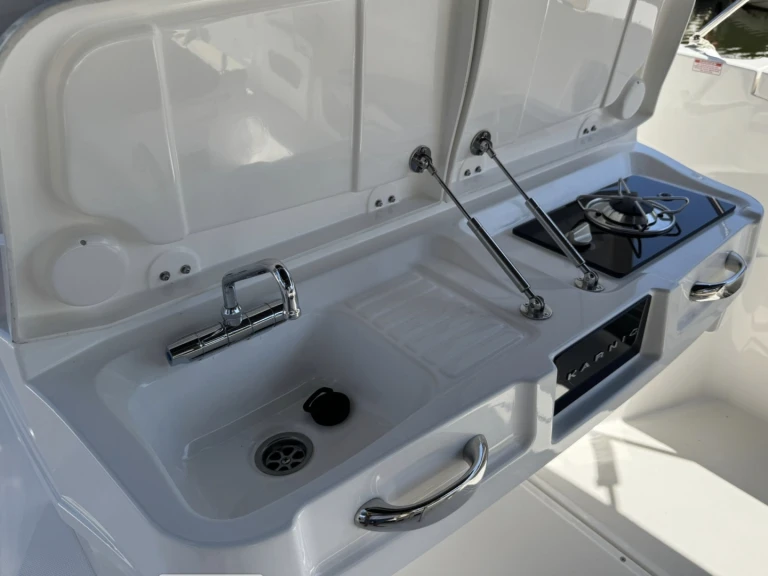 Vermietung Motorboot Karnic mit Führerschein