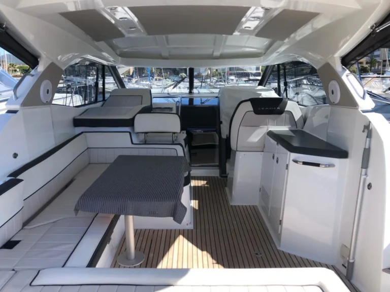 YachtCharter in Sainte-Maxime - Jeanneau Leader 36 auf SamBoat