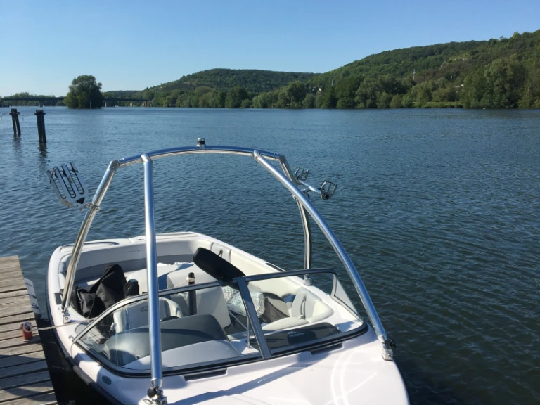Motorboot mieten in Vernon zum besten Preis