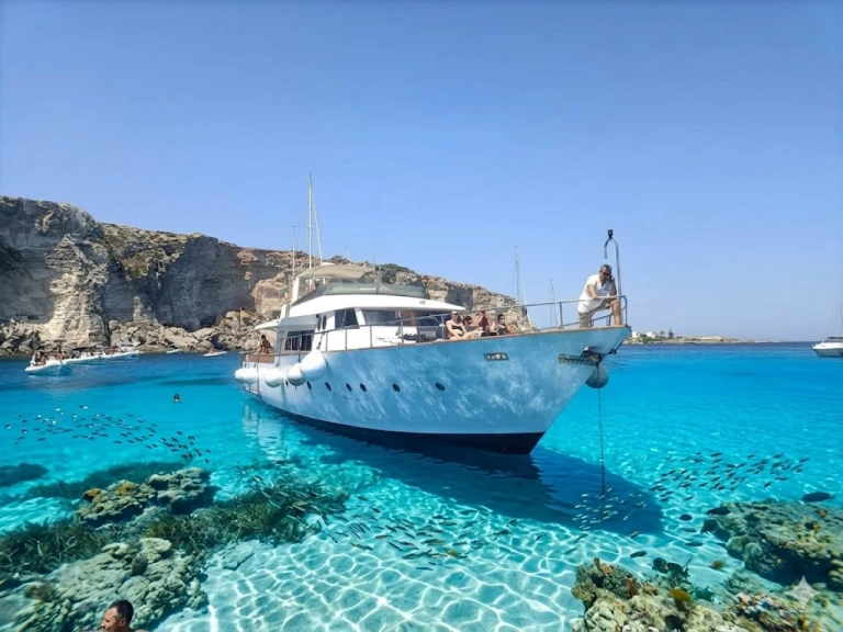 Ein DeCesari Shalimar IV mieten in Trapani