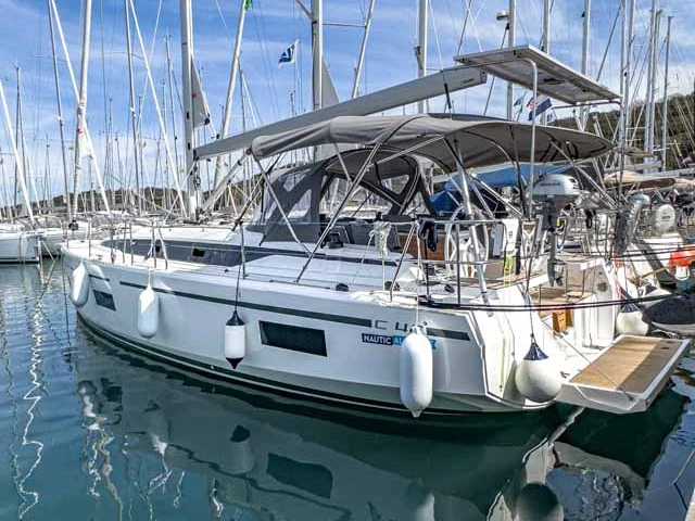 Bavaria Bavaria C42 mieten Trogir