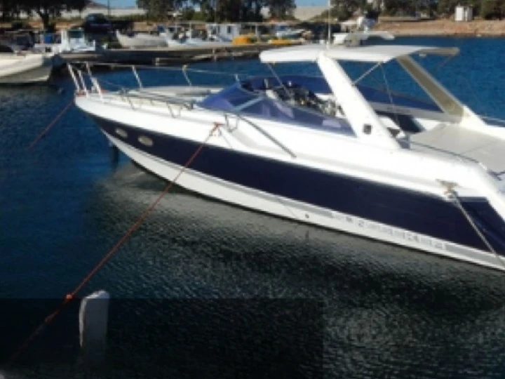 Vermietung Motorboot Sunseeker mit Führerschein