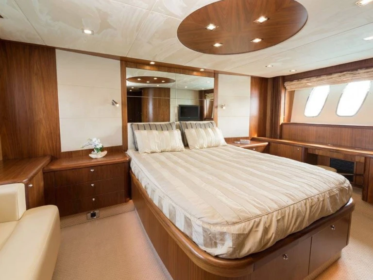 YachtCharter in Golfe-Juan - Sunseeker Predator 72 auf SamBoat