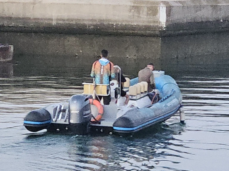 Ein COBRA RIB 755 mieten in Cádiz