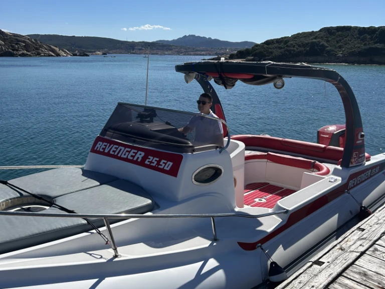 Ein Revenger Revenger 25.5 mieten in La Maddalena