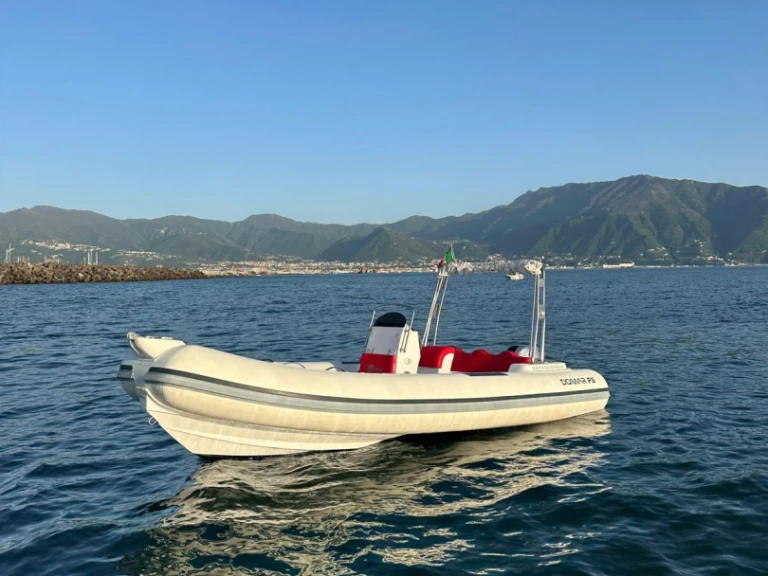 Schlauchboot mieten in Torre Annunziata - DOMAR F6