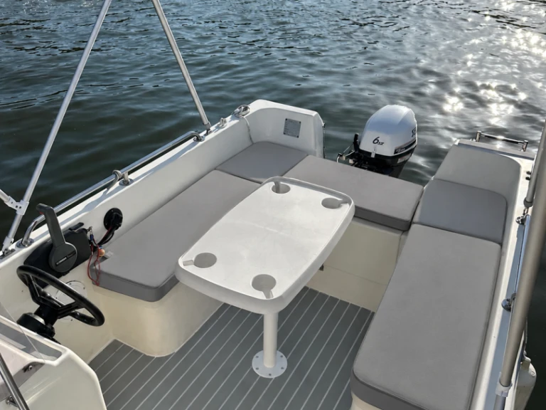 Vermietung Motorboot Selva mit Führerschein