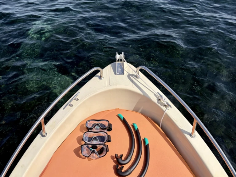 Motorboot mit oder ohne Skipper Janusz Bartosinsko mieten in Mandelieu-la-Napoule