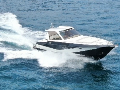 Ein Ferretti Altura 39 mieten in Salerno