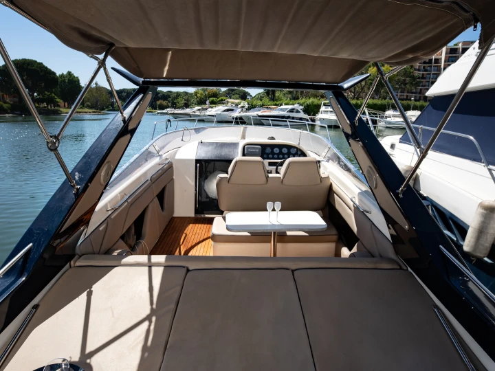 Ein Sunseeker Tomahawk 37 mieten in Cannes