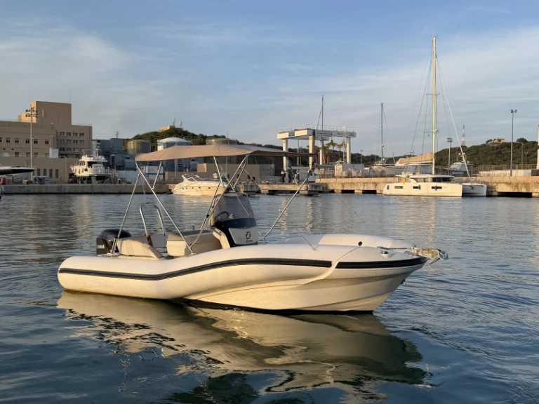 Schlauchboot mieten in Marina deportiva de Menorca zum besten Preis