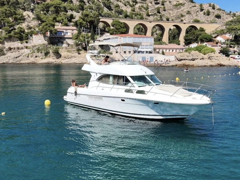Ein Jeanneau Prestige 36 mieten in Marseille