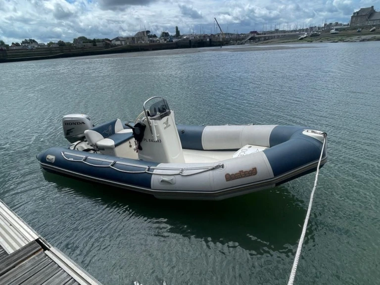 Motorboot mit oder ohne Skipper Bombard mieten in Paimpol