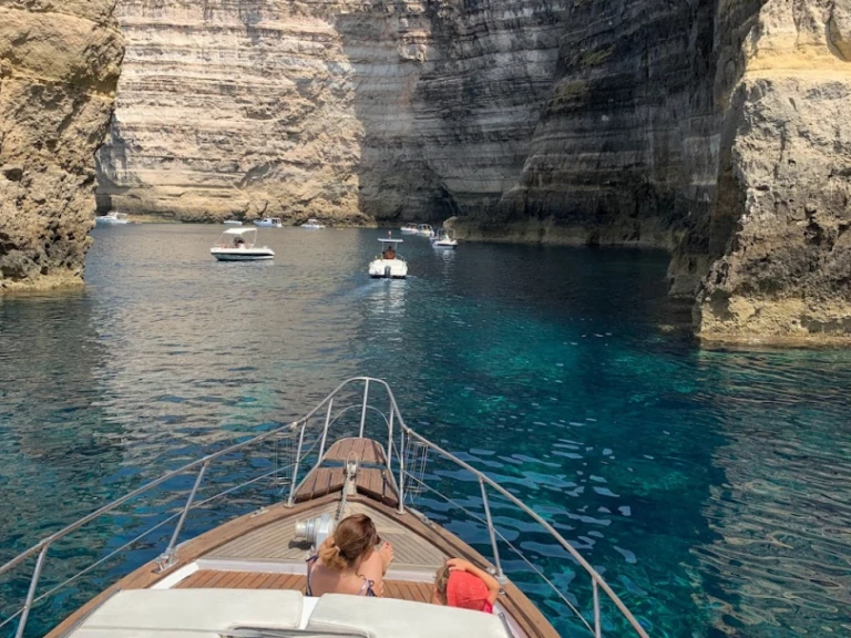 Boot mieten Lampedusa günstig cabinato