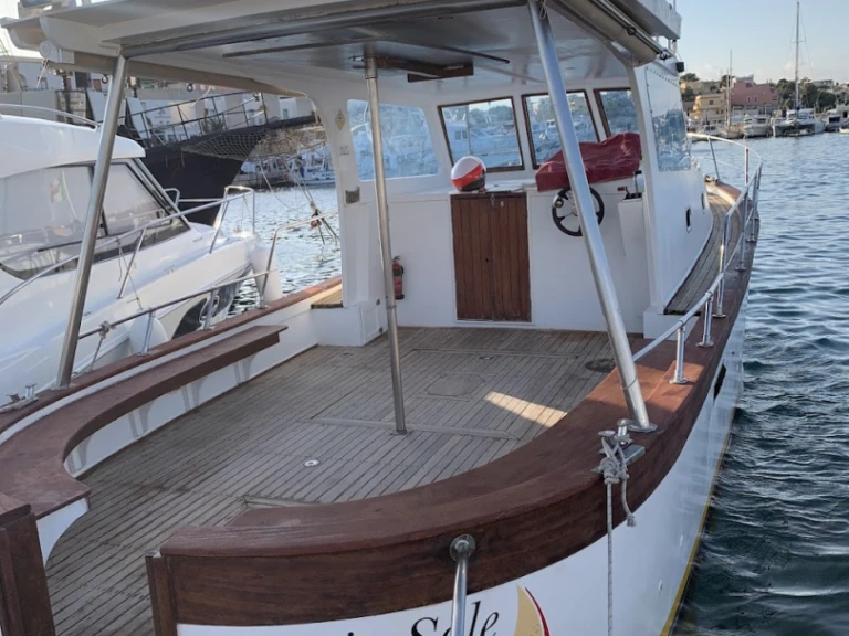 Ein Gozzo cabinato mieten in Lampedusa
