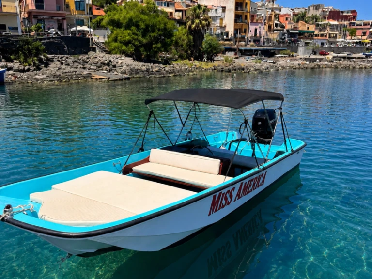 YachtCharter in Aci Trezza - Boston Whaler Boston Whaler 17 auf SamBoat