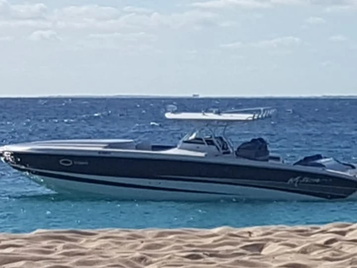 MOTION 42 SF mieten Marigot