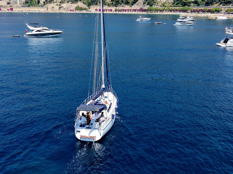 YachtCharter in Saint-Jean-Cap-Ferrat - Yachting-France 10.40 MS auf SamBoat