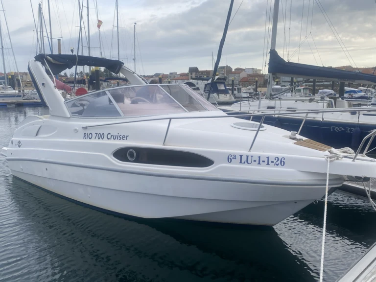 Ein Rio Rio 700 Cruiser mieten in A Pobra do Caramiñal