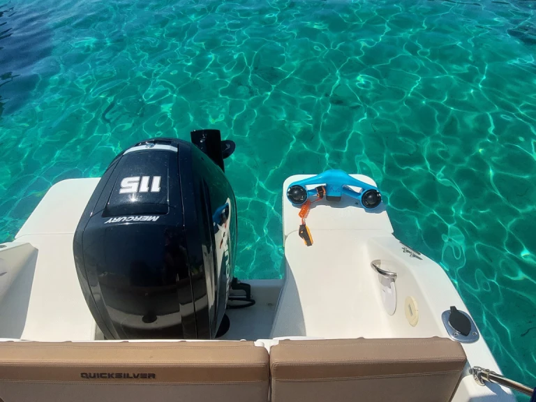 Ein Quicksilver Activ 555 Open mieten in Mandelieu-la-Napoule