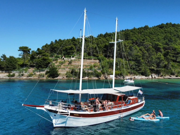 YachtCharter in Jesenice - Ston 45 auf SamBoat