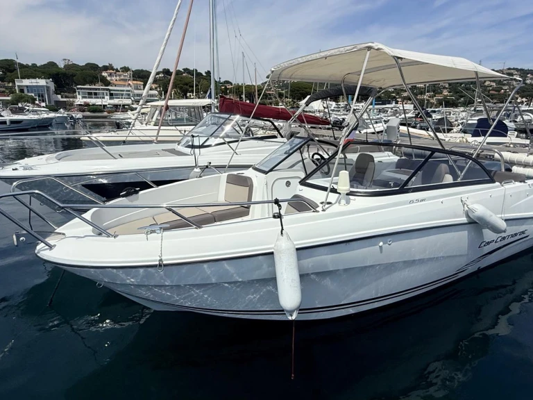 YachtCharter in Les Issambres - Jeanneau Cap Camarat 6.5 BR auf SamBoat
