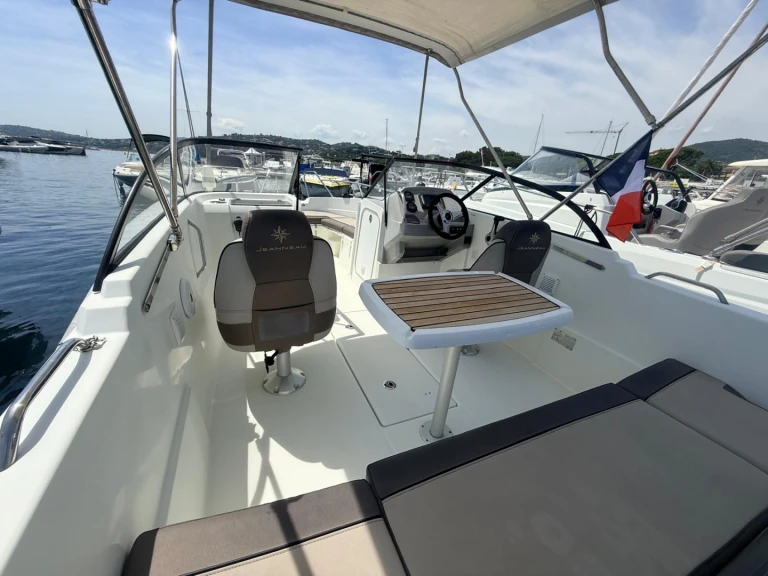 Motorboot mieten in Les Issambres - Jeanneau Cap Camarat 6.5 BR