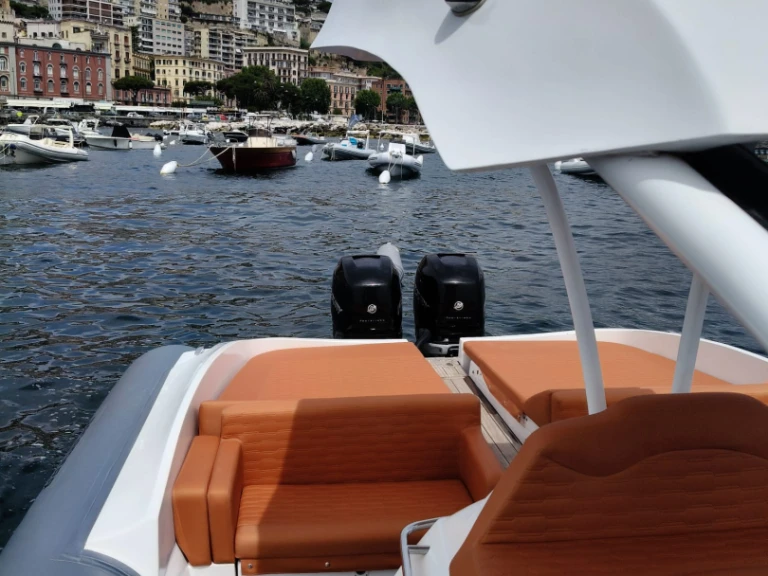 Schlauchboot mieten in Neapel zum besten Preis