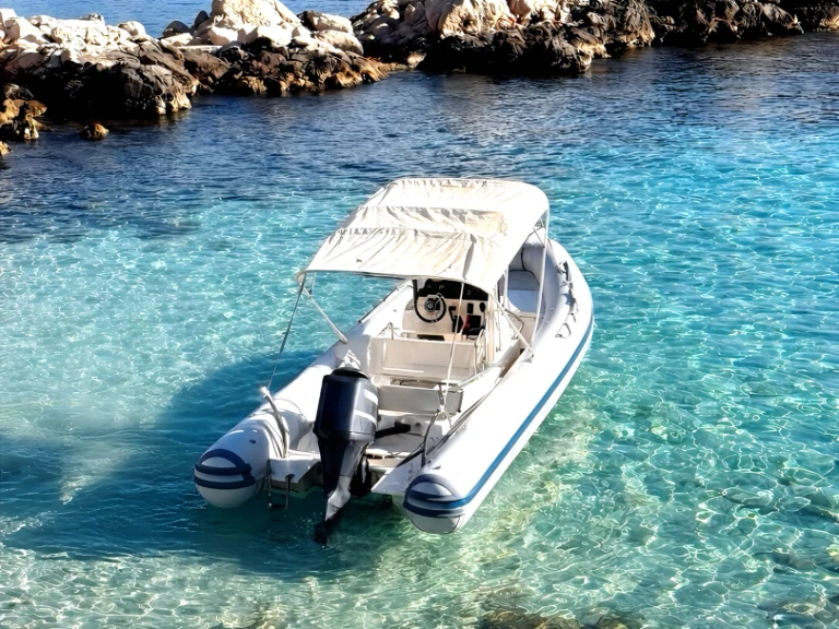 Schlauchboot mieten in Bormes-les-Mimosas zum besten Preis