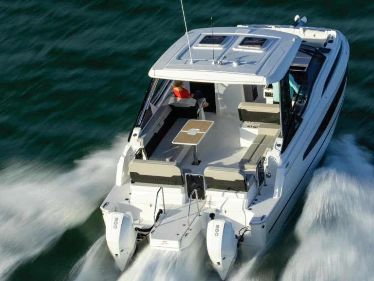 Aquila Aquila 32 Sport mieten Le Marin