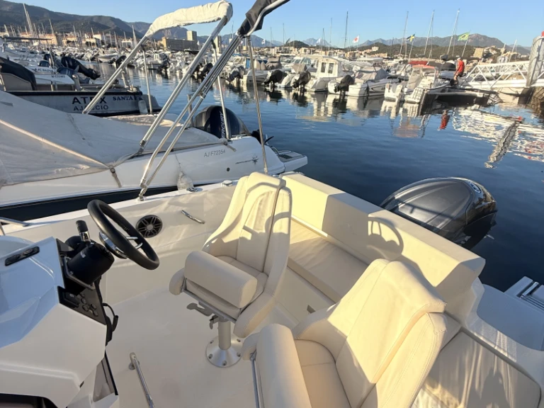 YachtCharter in Ajaccio - Pacific Craft Pacific Craft 625 Open Trendy auf SamBoat